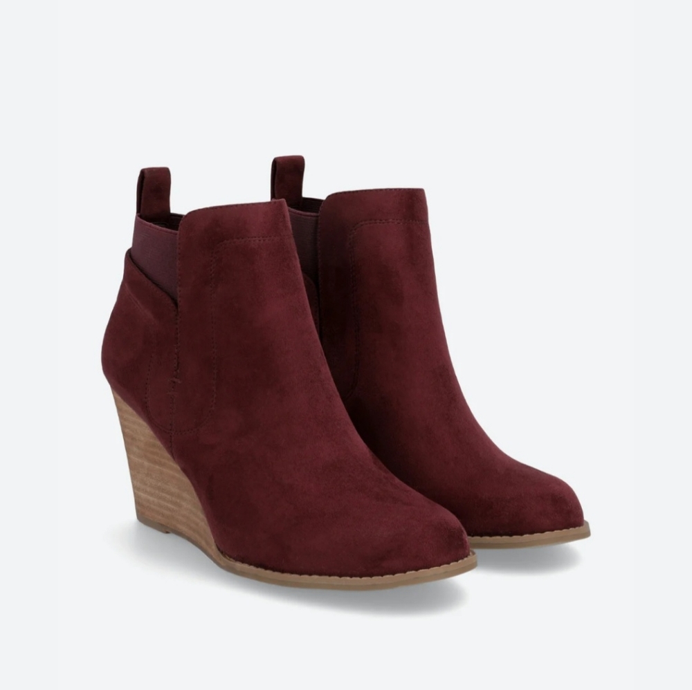 DV BY DOLCE VITA Goldie Bootie Burgundy